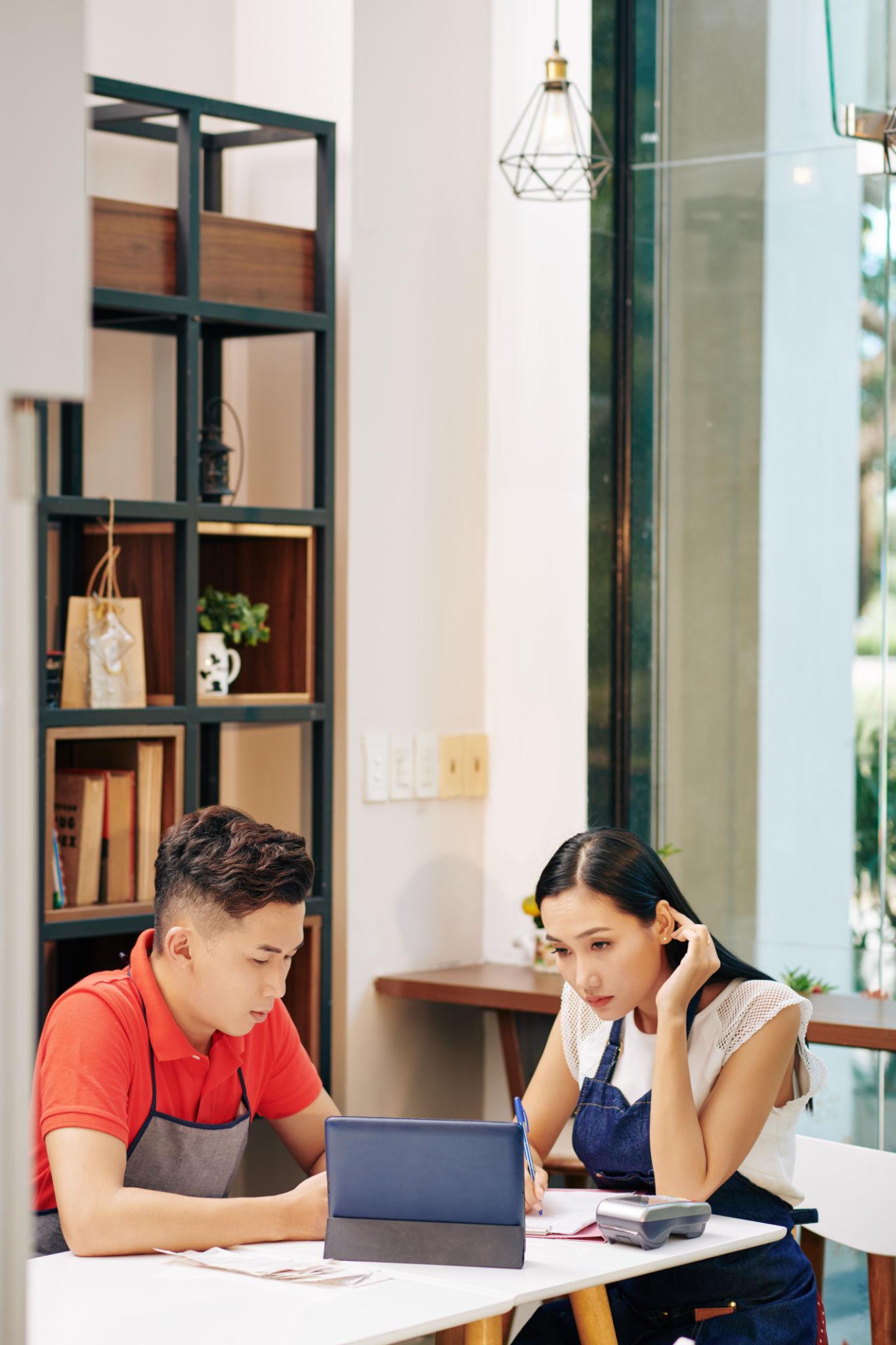 Bài toán mô hình kinh doanh café